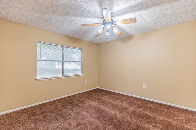 Building Photo - 14719 Highland Peak