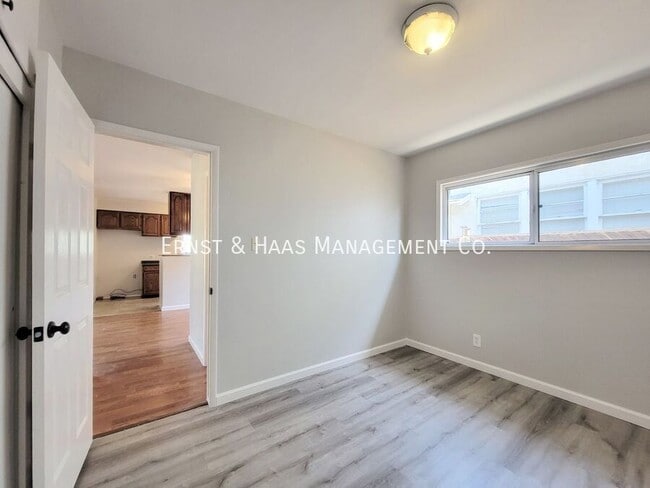 Building Photo - 3527 Pine Ave