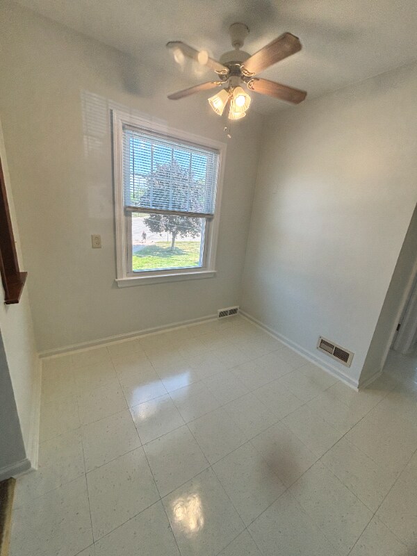 Building Photo - 142 N Riverview Dr