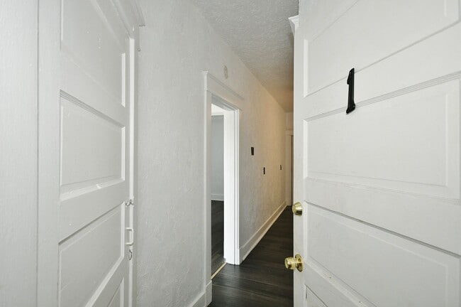 Building Photo - 511 Main St