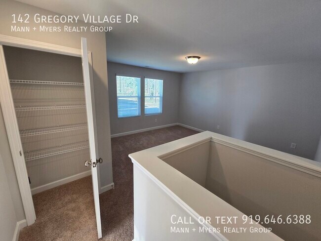 Building Photo - 142 Gregory Vlg Dr