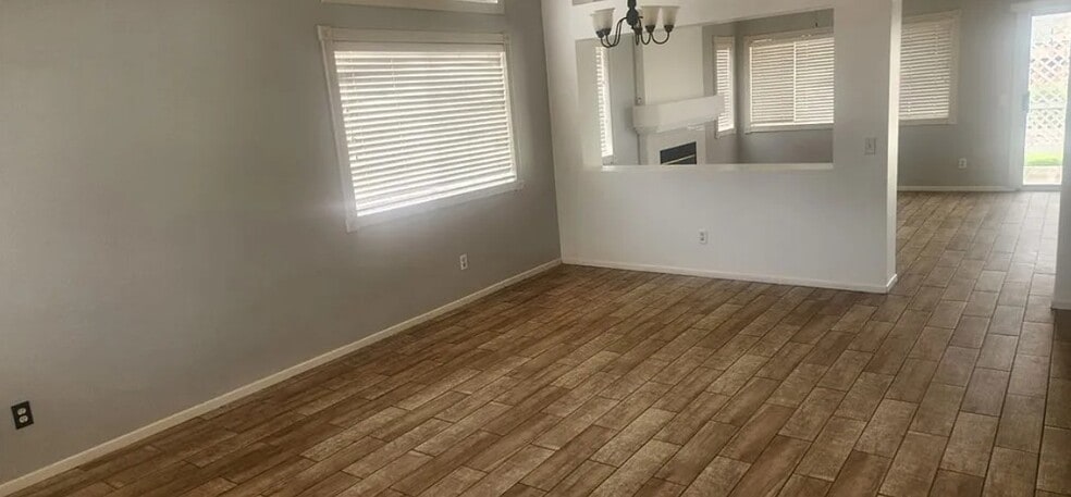Building Photo - 15430 Amber Pointe Dr