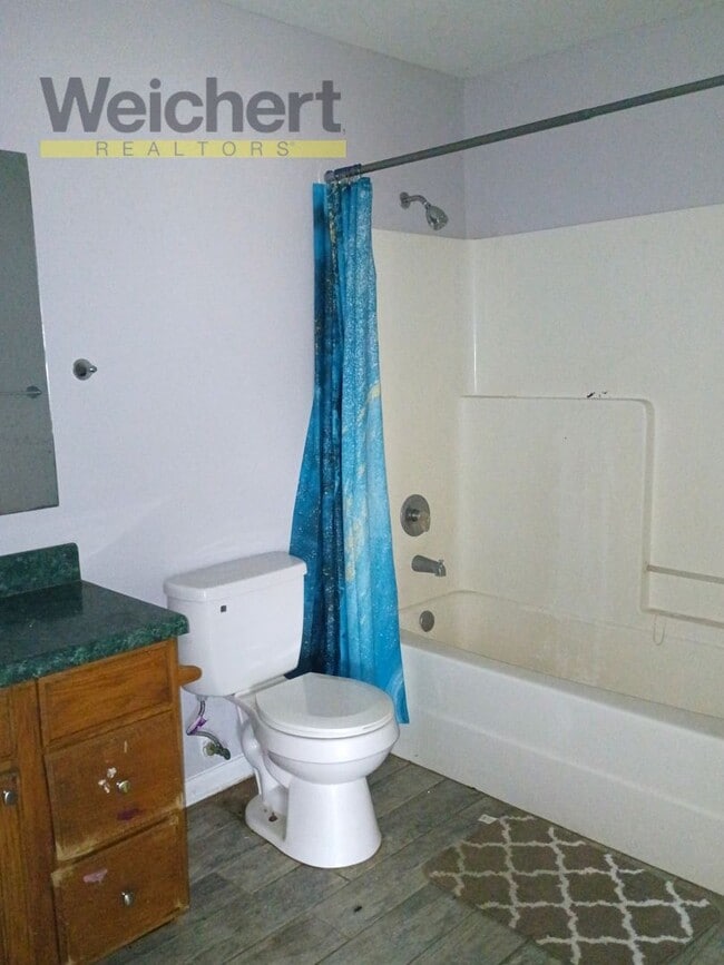 Building Photo - Spacious 3BR/2BA with Carport & Large Yard