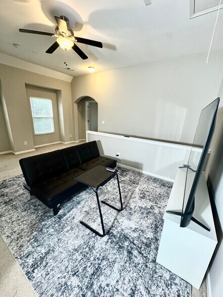 Building Photo - 410 Broadmoore Sq