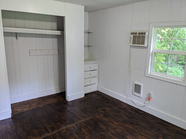 Building Photo - 17604 The Glebe Ln