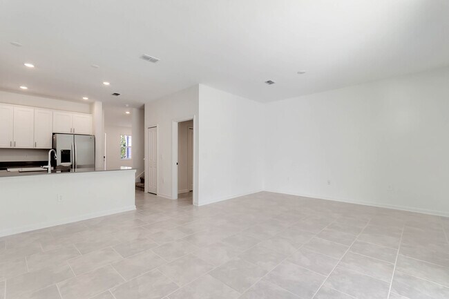 Building Photo - 7412 Stone Creek Trl