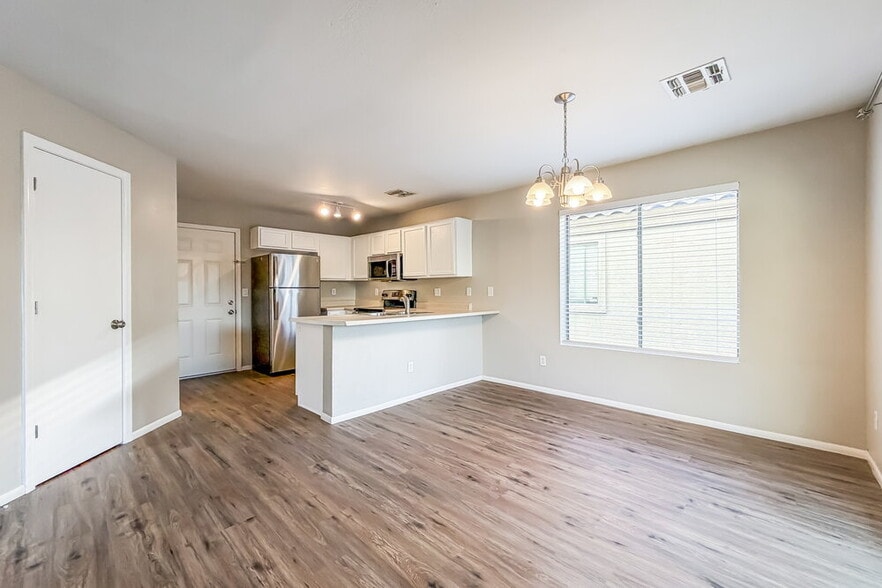 Building Photo - 10907 E Arcadia Ave