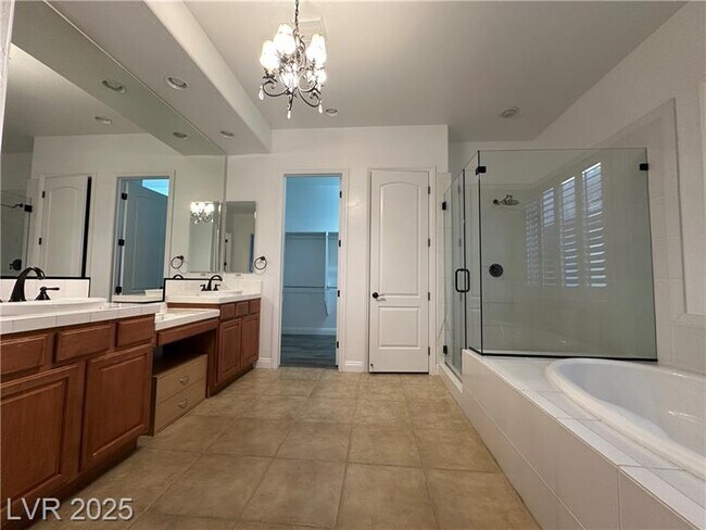 Building Photo - 2321 Martinique Ave