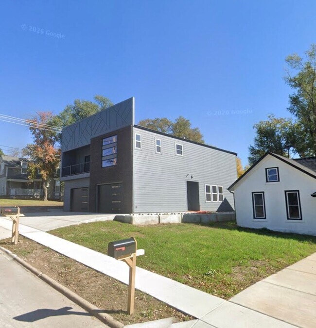 Building Photo - 405 N 6th St