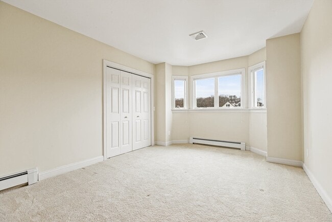Building Photo - 42 Oak Bluff Cir