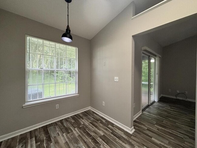 Building Photo - 9600 River Walk Ct