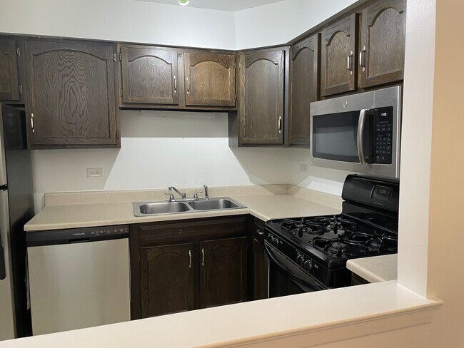 Building Photo - 644 W Arlington Pl