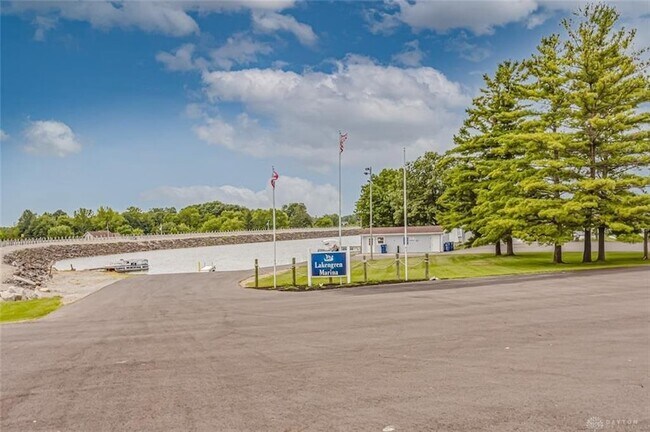 Building Photo - 679 Lakengren Dr