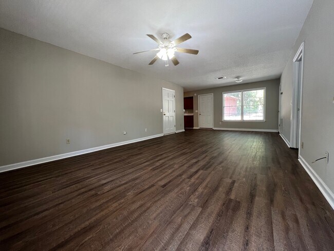 Building Photo - 212 Henderson St