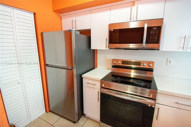 Building Photo - 8319 NW 5th Ave