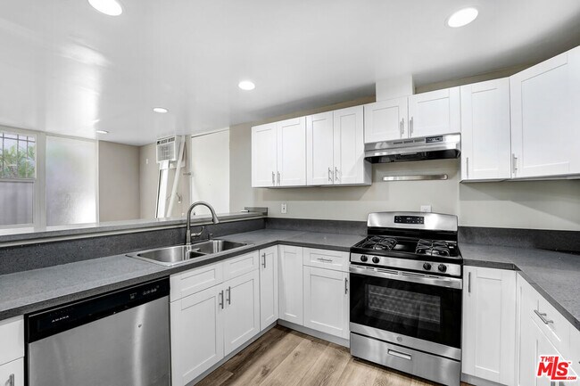 Building Photo - 932 Maltman Ave