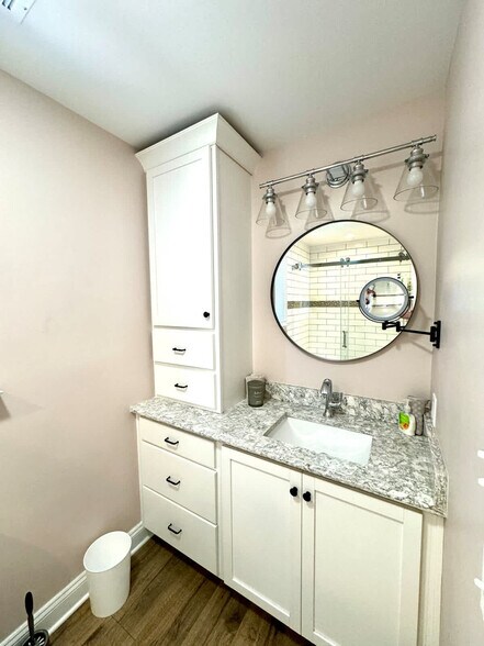 Building Photo - 14386 Calvert St