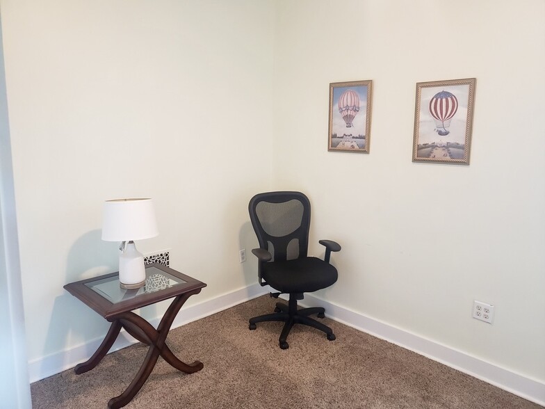 2nd bedroom as office or dressing room - 1035 Chislett St