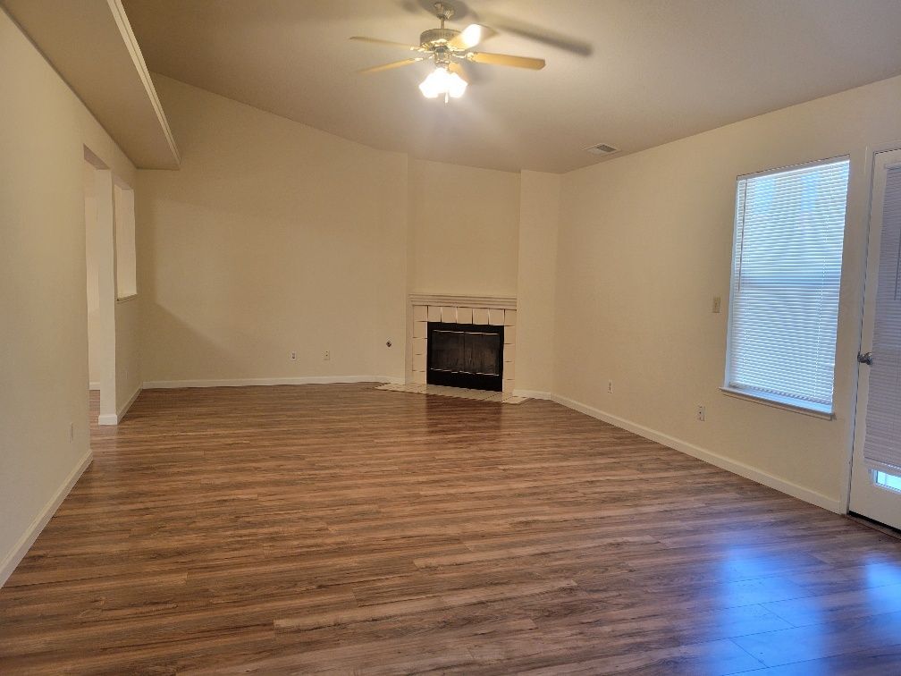 Building Photo - 1812 College Greens Dr