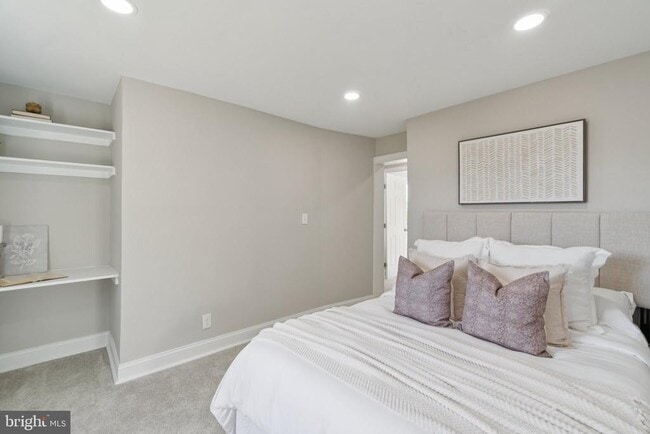 Building Photo - 4914 22nd St N