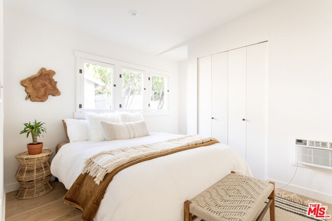 Building Photo - 372 N Ave 53