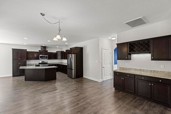 Building Photo - Gorgeous Home Offering Over 3000 HSF!