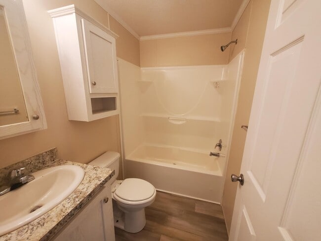 Building Photo - 20 Starling Hill Dr