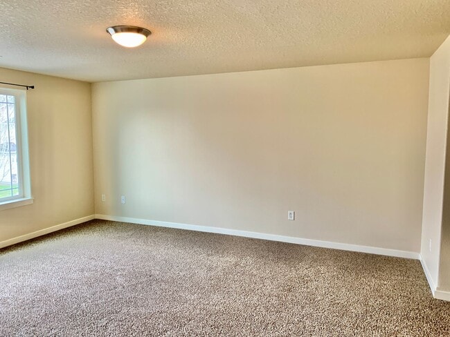 Building Photo - DON'T MISS THIS ONE...  - Quiet, 4 bedroom...