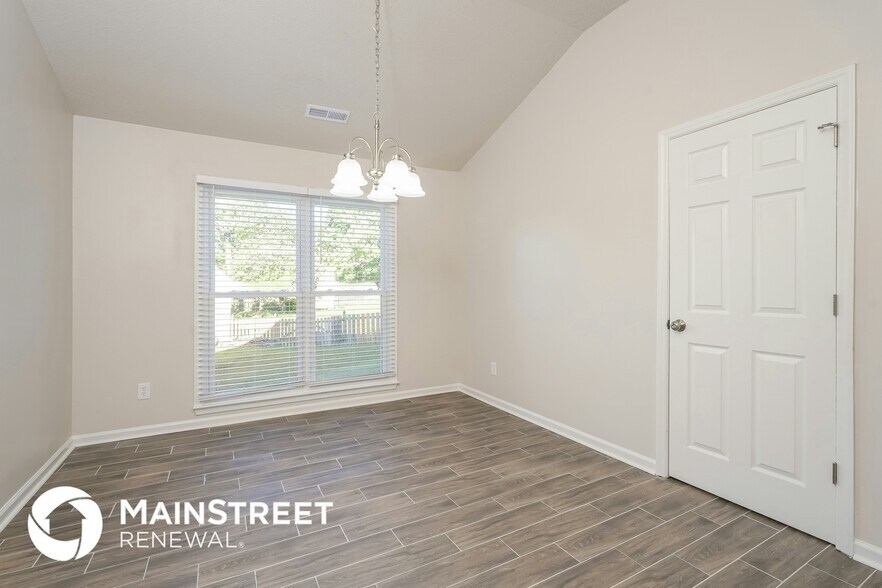 Building Photo - 2800 Chillon Ct