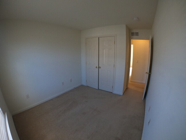 Building Photo - 2121 Quail Hollow Dr