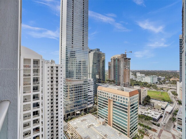 Building Photo - 1300 Brickell Bay Dr