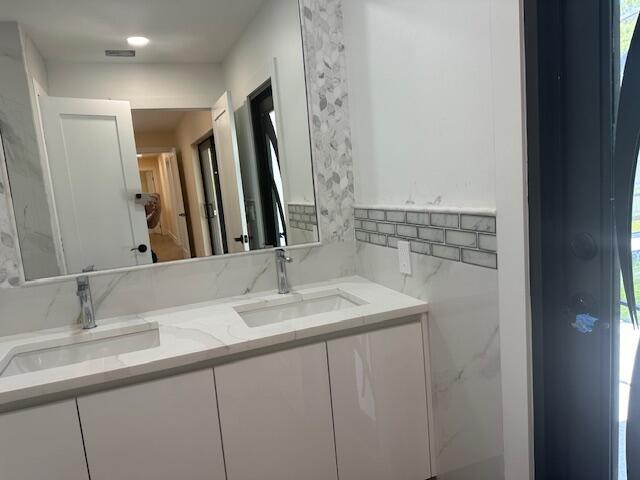 Building Photo - 14040 Paddock Dr