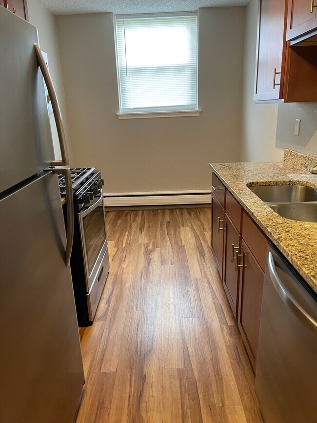 Kitchen 2 - 1511 7th St W