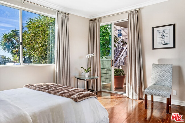 Building Photo - 318 26th St