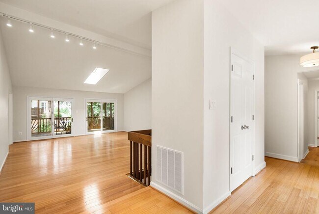 Building Photo - 13647 S Springs Dr