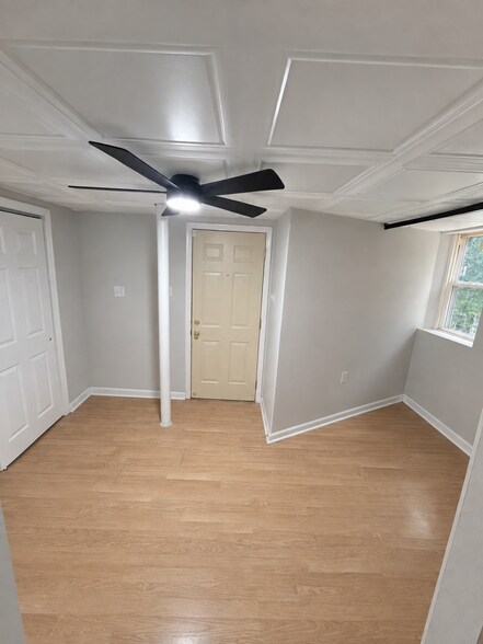 Building Photo - 305 Memorial Dr