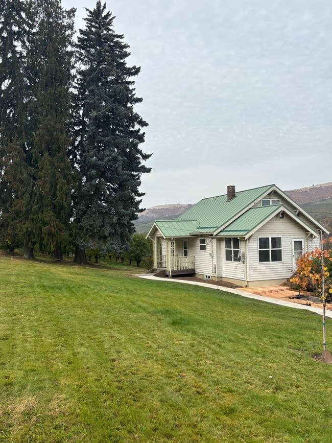 Building Photo - Beautiful views of Mt. Hood!