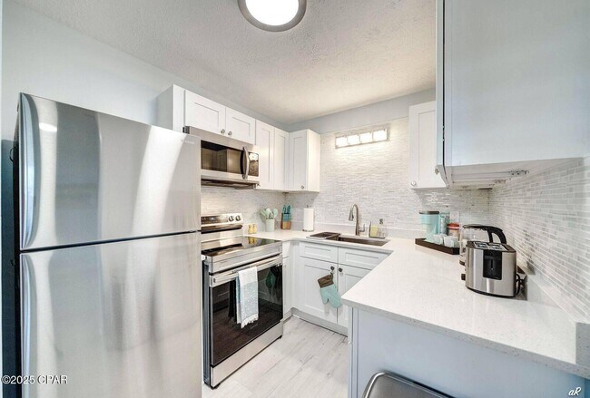 Building Photo - 7308 Sunset Ave