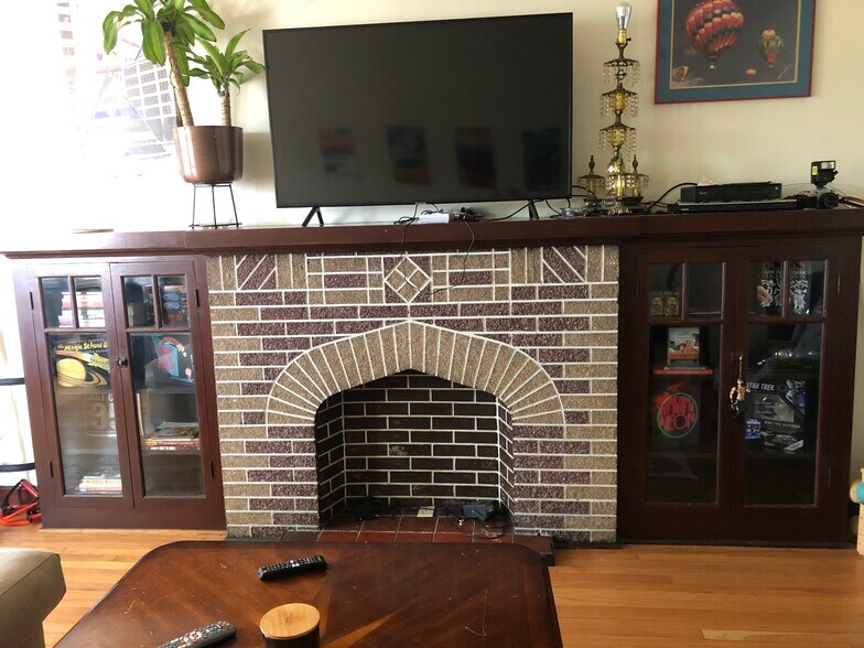 Building Photo - 2338 N Avers Ave