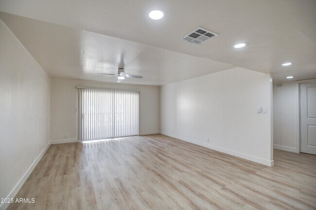 Building Photo - 7920 E Camelback Rd