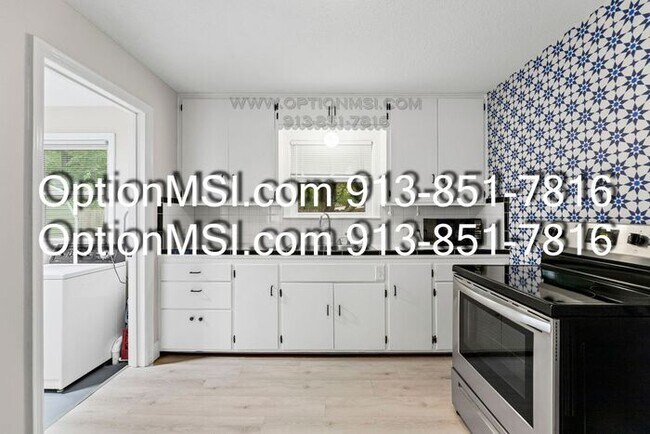 Building Photo - Near downtown Overland Park!