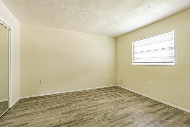 Building Photo - 4149 Floramar Ter