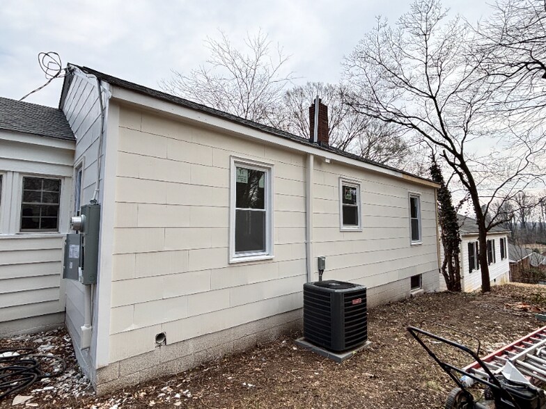 Building Photo - 1168 Lockland Ave