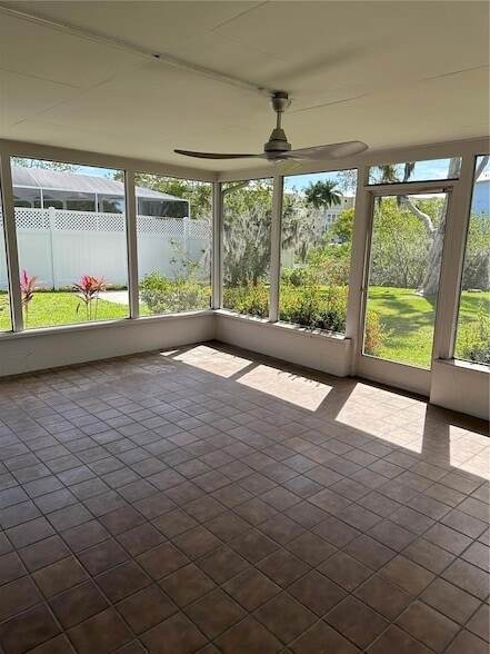 Building Photo - 812 Bayview Dr