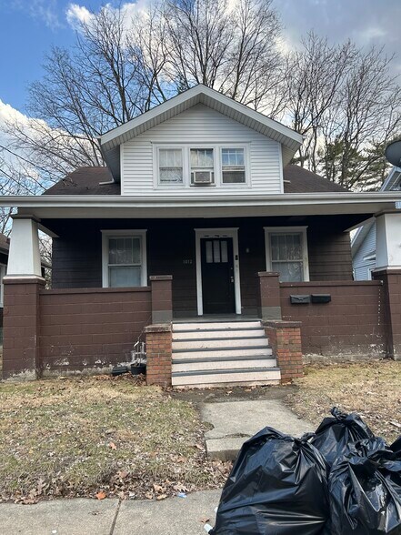 2-Unit Duplix Bugalow - 1012 W Armstrong Ave