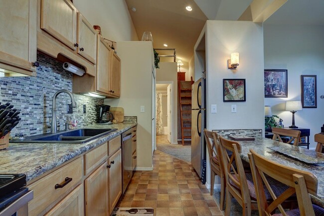 Building Photo - FOR RENT: FURNISHED 2 BED 2 BATH plus Loft...