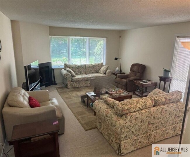 Building Photo - 514 Sayre Dr