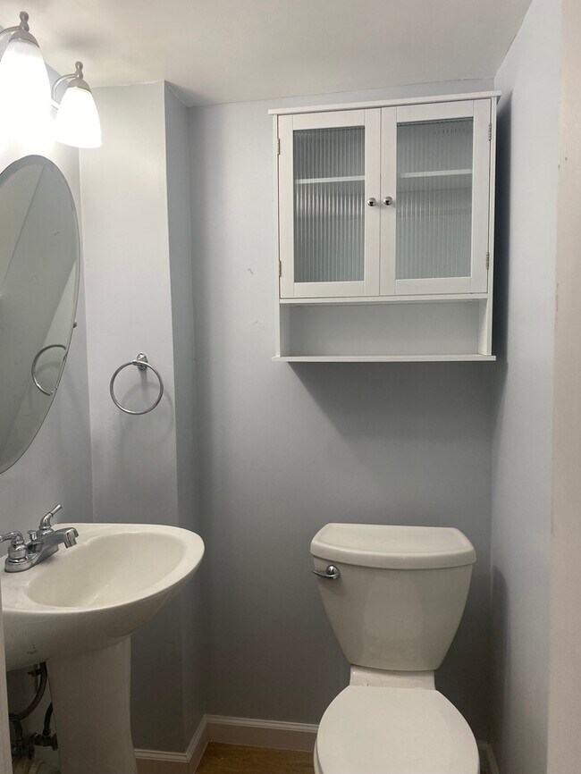 Building Photo - Beautiful 4 bedroom 1.5 bath located in th...