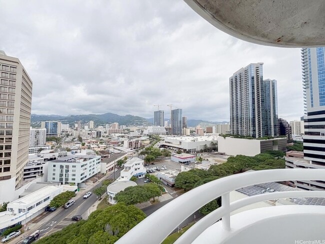 Building Photo - 1341 Kapiolani Blvd