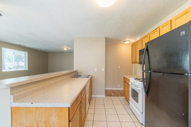 Building Photo - **$500 Move In Credit - SHORT TERM LEASE O...